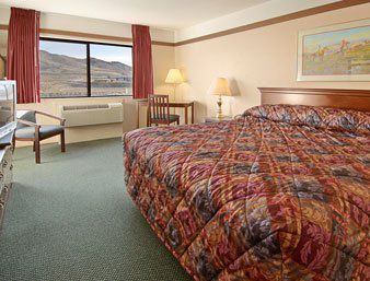 Ramada Tonopah Station Hotel Quarto foto